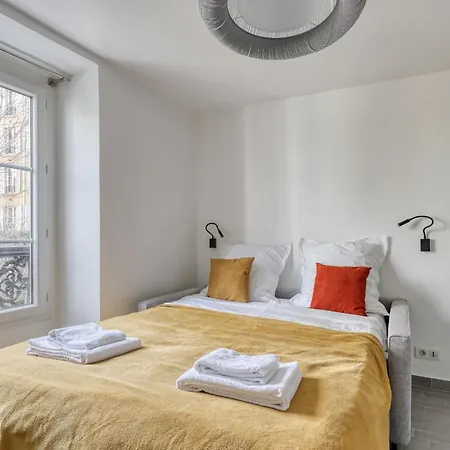 Branded New Cozy In The Heart Of 17 Paris