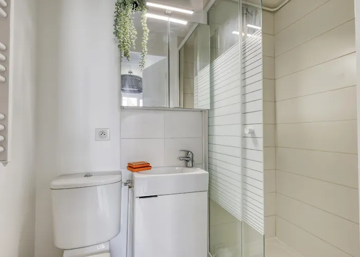 Branded New Cozy In The Heart Of 17 Paris