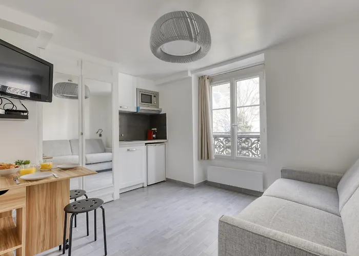 Branded New Cozy In The Heart Of 17 Paris