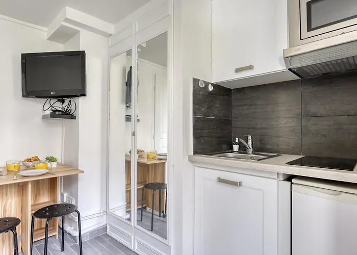 Branded New Cozy In The Heart Of 17 Apartment