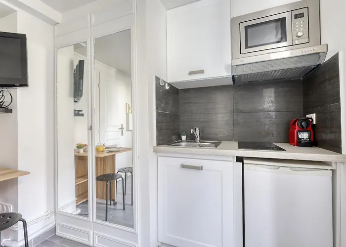 Branded New Cozy In The Heart Of 17 Apartment *