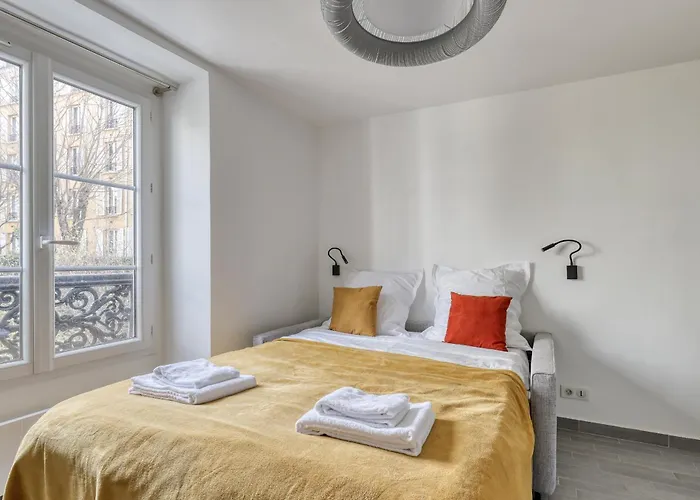 Branded New Cozy In The Heart Of 17 Paris
