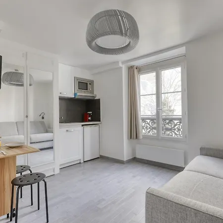 Branded New Cozy In The Heart Of 17 Párizs